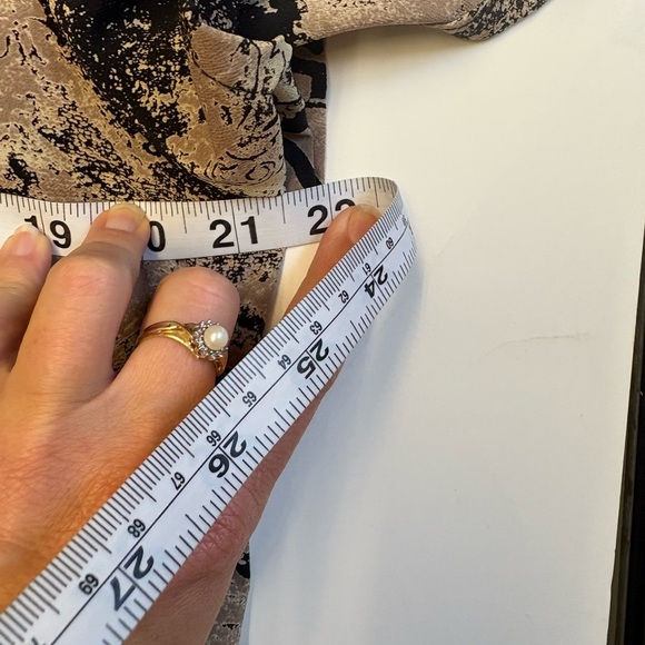 Avant garde printed short sleeve crop top women's size Small - Picture 9 of 9